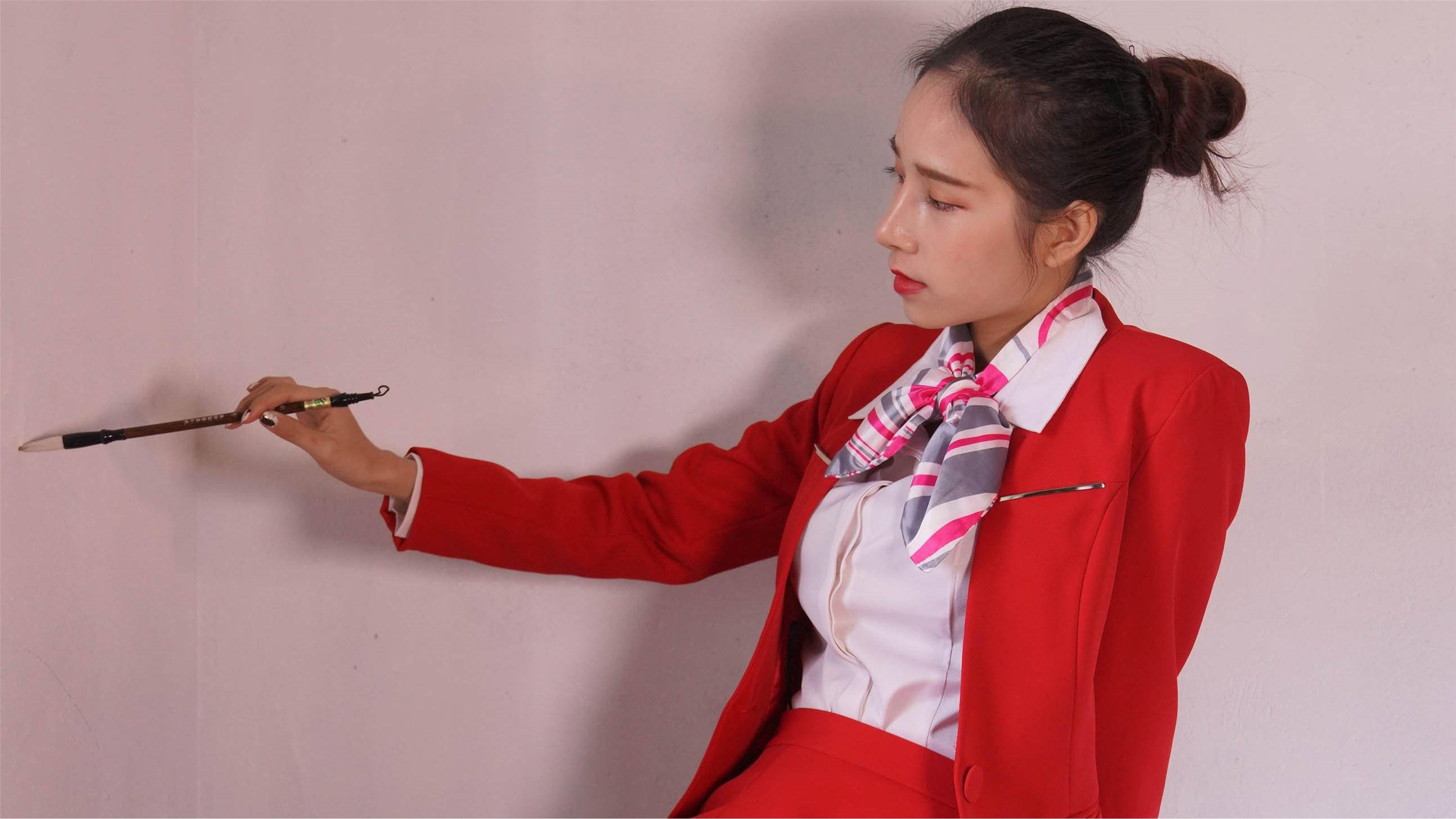 IESS异思趣向 - 模特：美子《红衣领班》